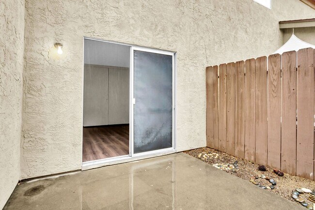 Building Photo - Great Three bedroom in UTC!  Available now!