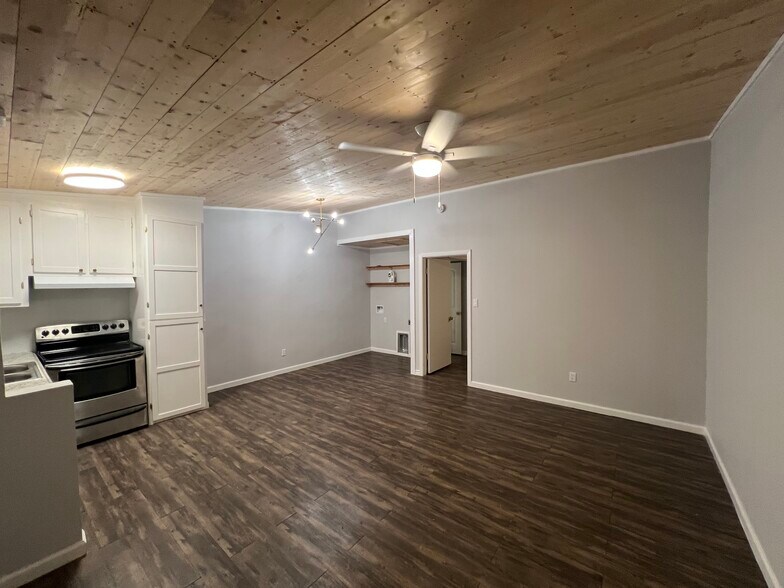 Building Photo - 605 N 12th St