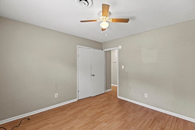 Building Photo - 130-132-132 Pine Crest Dr