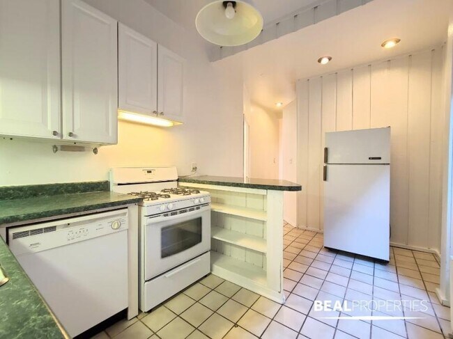 Building Photo - 2 bedroom in CHICAGO IL 60610