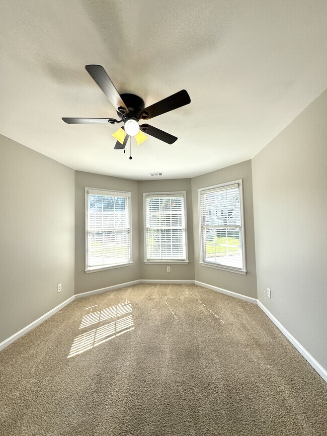 Building Photo - 137 Towne Park Dr