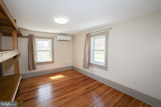 Building Photo - 24060 New Mountain Rd