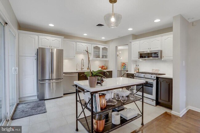 Building Photo - 3710 Lorcom Ln