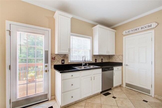 Building Photo - 3040 Stone Rd