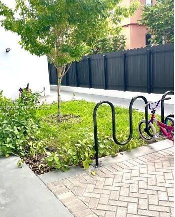 Building Photo - 1547 NW 2nd St