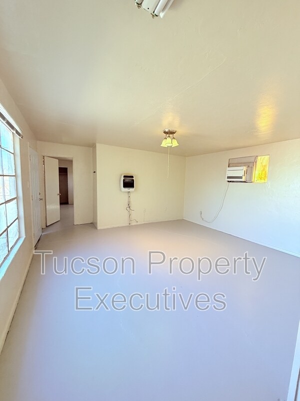 Building Photo - 3274 E Benson Hwy