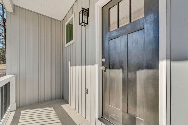 Building Photo - Stunning 4 Bedroom Home in Laurens