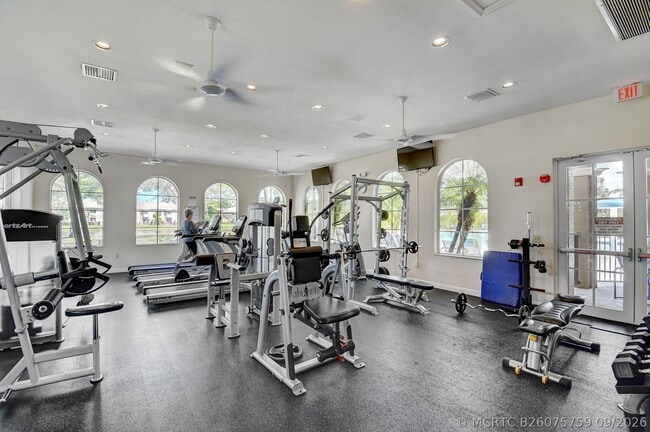 Building Photo - 3387 Commodore Ct