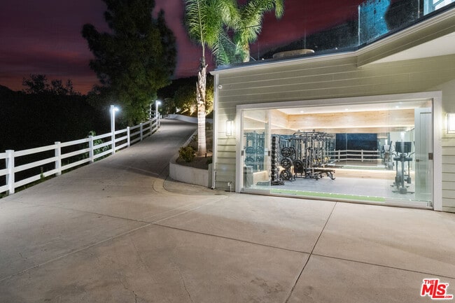 Building Photo - 265 Westlake Blvd