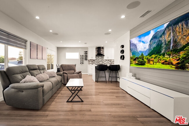 Building Photo - 12827 Sylvan St