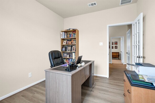 Building Photo - 18806 Legend Oaks Dr