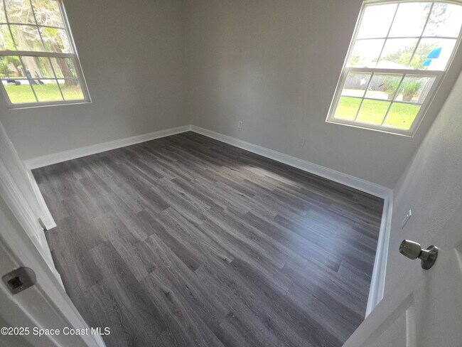 Building Photo - 413 Dove Ave