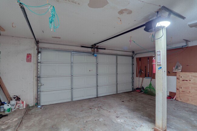 Building Photo - 5212 Abelia Dr