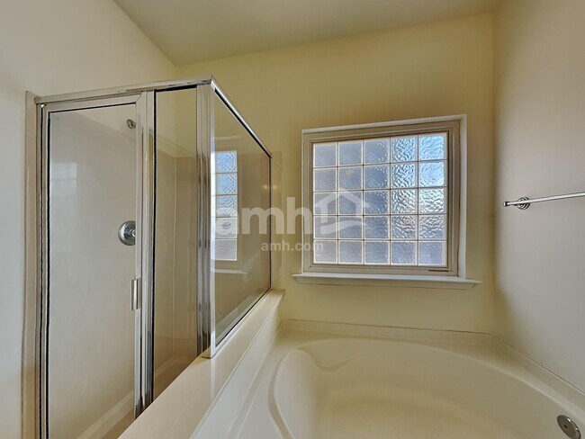 Building Photo - 17 Pfeiffer Ct