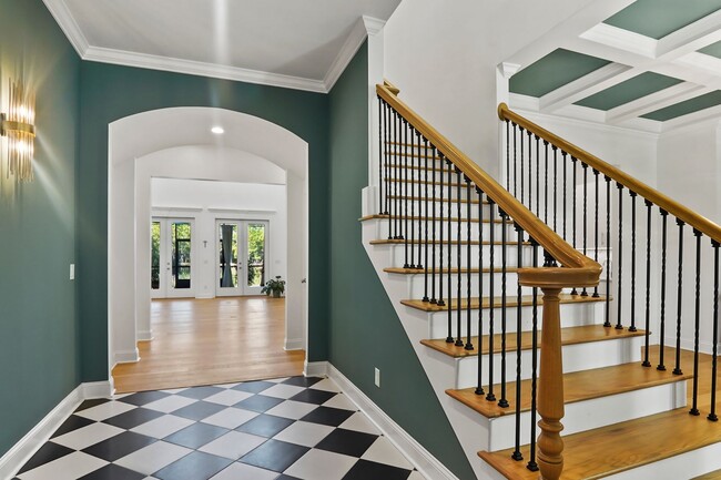 Building Photo - Pool/ Waterfront/ Custom Home in Waterways!