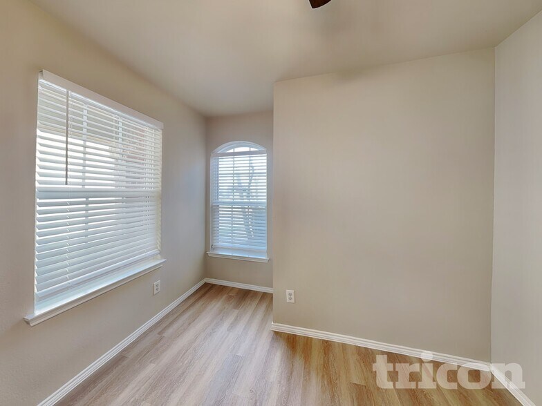 Building Photo - 5817 Parkview Hills Ln