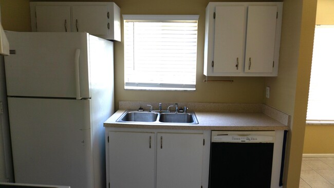 Building Photo - 1450 SE Rivergreen Cir