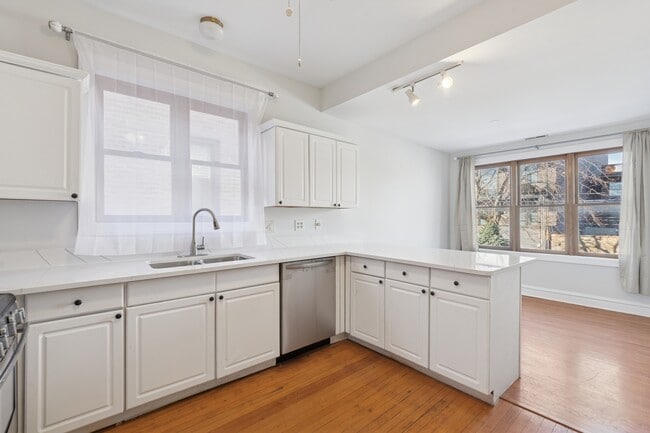 Building Photo - 2332 W Superior St