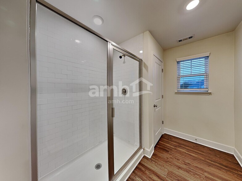 Building Photo - 5216 Lake Maxwell Dr