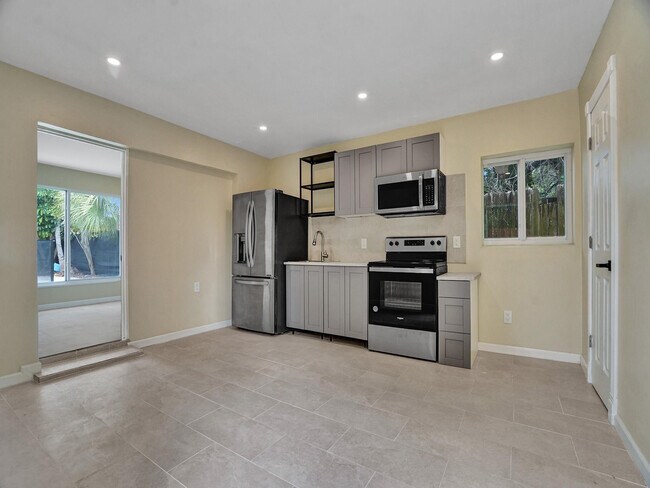 Building Photo - 2442 Garfield St