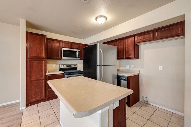 Building Photo - Spacious Multi-Level Townhome in Brookwillow