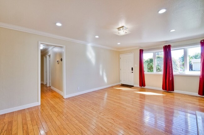 Building Photo - Turnkey Home with Natural Light & Upgrades...