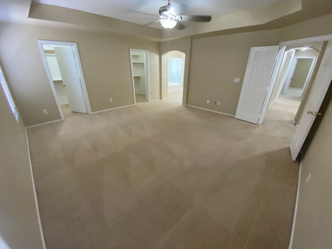 Building Photo - Beautiful 6 bed/3 bath home located in the SW area of Las Vegas