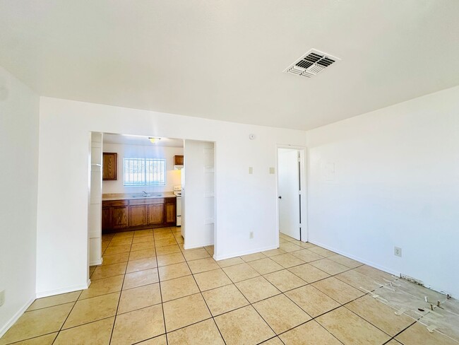 Building Photo - Alamo1185