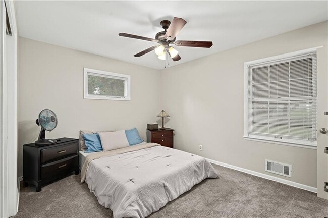 Building Photo - Adorable Three Bedroom Ranch in Overland Parkh