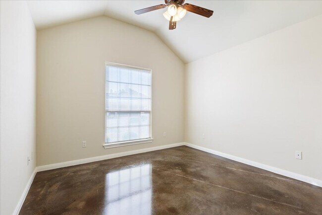 Building Photo - 3BR / 2BA Duplex in Hewitt, Texas | Midway ISD