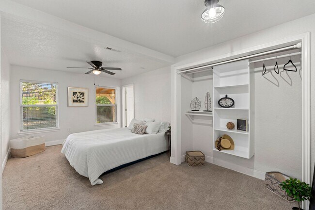 Building Photo - Beautifully Updated 3 bedroom, 2 bath!