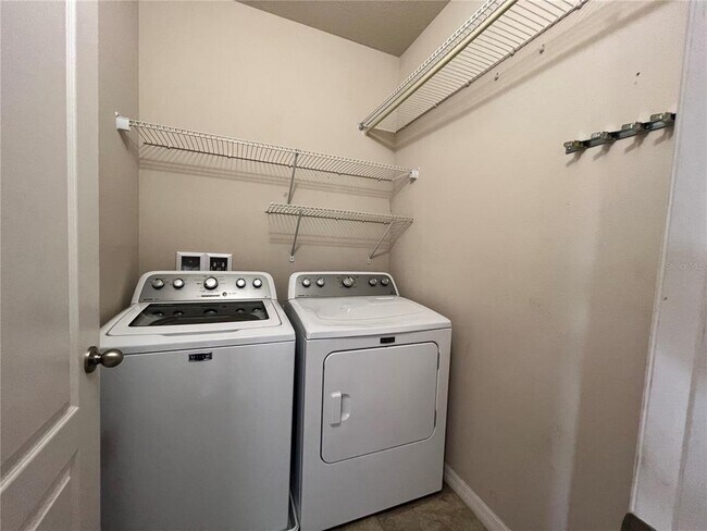 Building Photo - 2137 Betsy Ross Ln