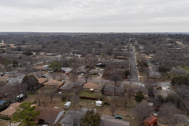 Building Photo - 1824 Cordell St
