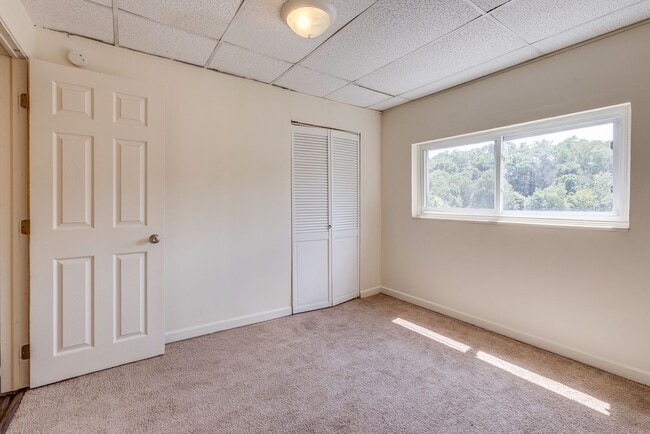 Building Photo - Available August 2026 - 3 Bedroom Home w/ Central AC & Spacious Yard!