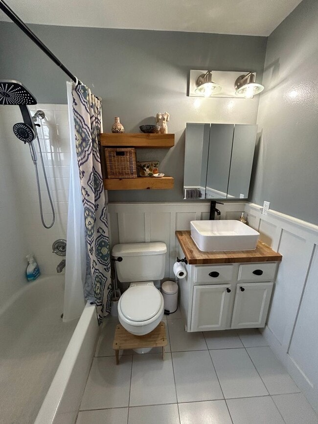 Building Photo - Utilities & Internet Included! 4 Bed 2.5 B...