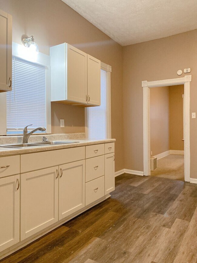 Building Photo - ZIGZAG, LLC:[TRAN][ZIGZAC][KT][CAG] 1942 S 16 ST