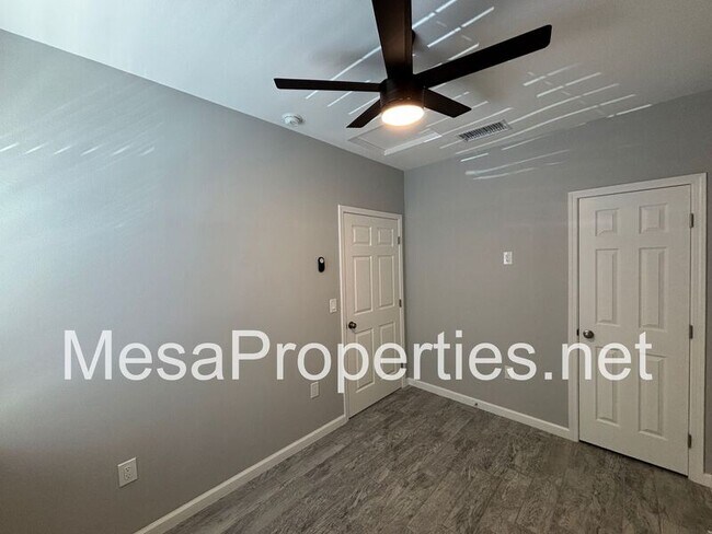 Building Photo - 930 Jadestone Ln