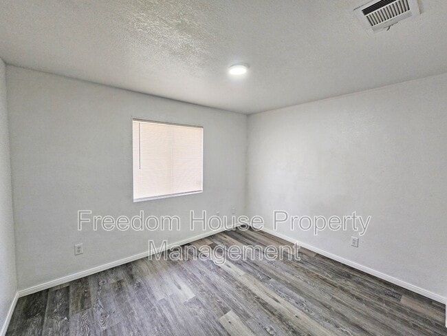 Building Photo - 670 Bourbon St