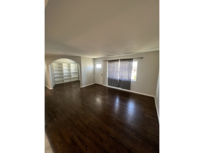 Building Photo - 3066 S Wolff St