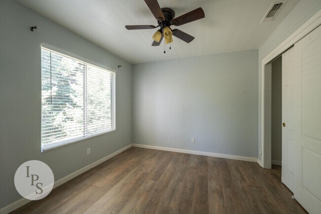 Building Photo - Northwest Fresno Home, CUSD - 4BR/2.5BA, Gated Community - Lots of Amenities