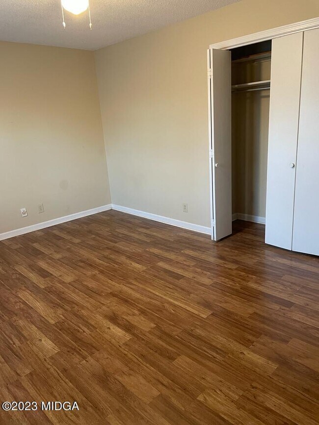 Building Photo - 5161 Nisbet Dr