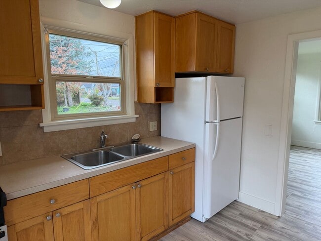 Building Photo - Charming 2 bed 1 bath house in a great neighborhood!