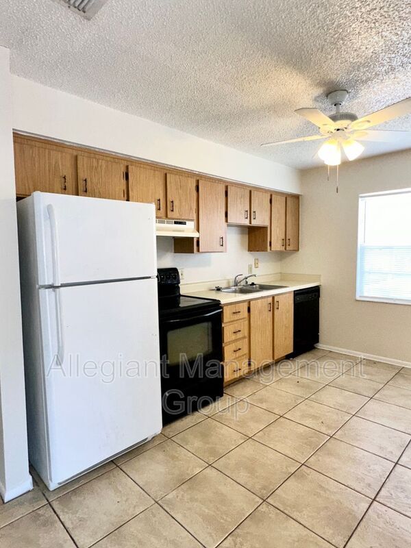 Building Photo - 705 Michigan Ct