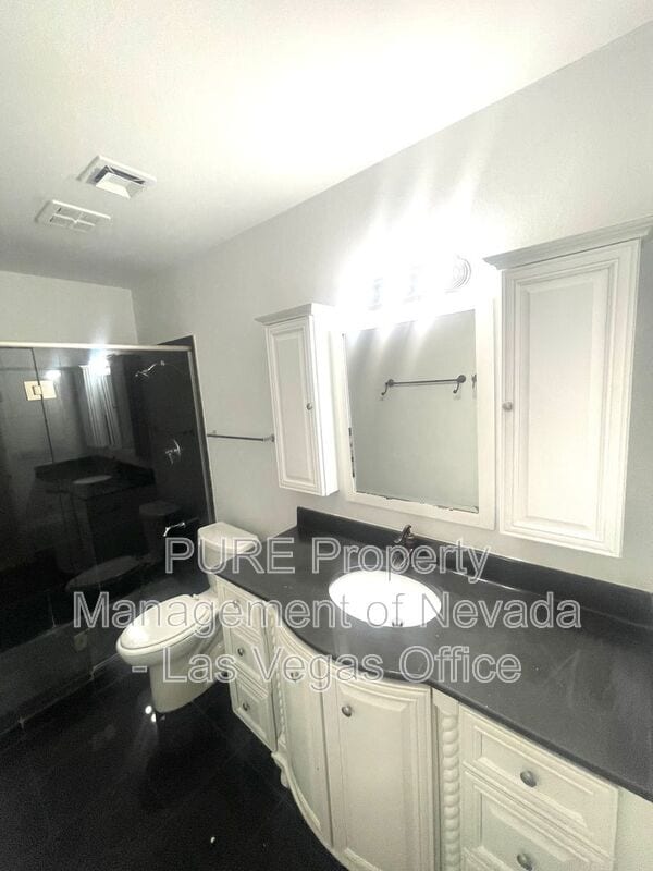 Building Photo - 1405 E Vegas Valley Dr