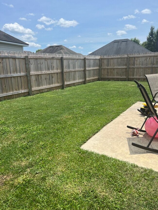 Building Photo - Charming Southern Living: Your Dream Home Awaits in Valdosta, Georgia!