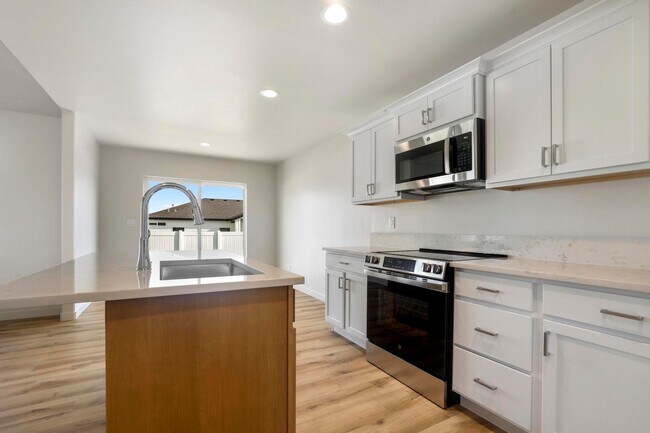 Building Photo - 392 Rock Dove Loop