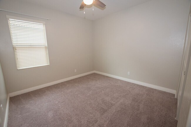Building Photo - Executive home in The Estates at Holiday! ...