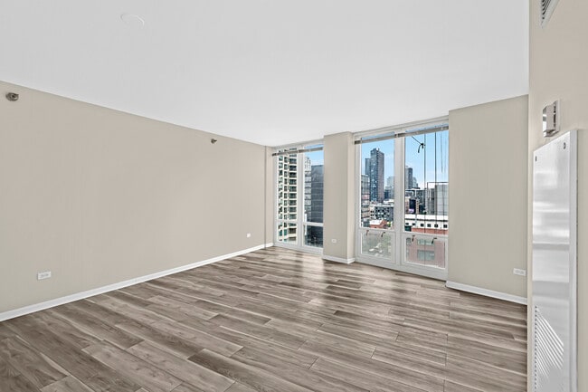 Building Photo - 345 N La Salle Dr