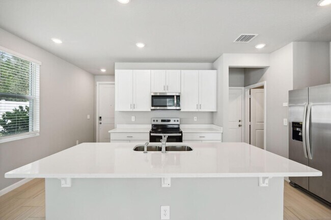 Building Photo - 423 Salisbury Cir