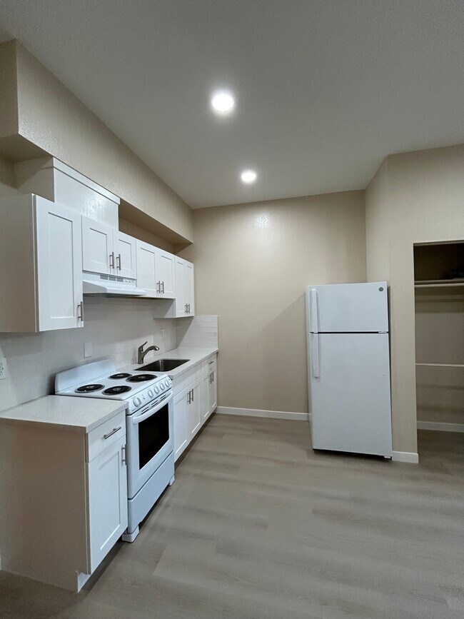 Building Photo - CHINATOWN - Renovated Studio Apartment (1 ...